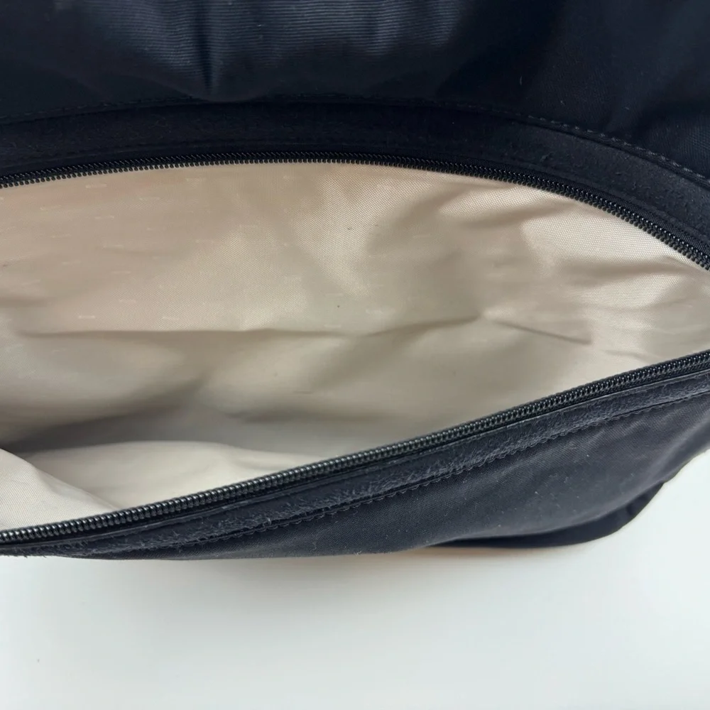 Tumi SANDO 6172D ‎ Black Computer Messenger Laptop Bag 16
